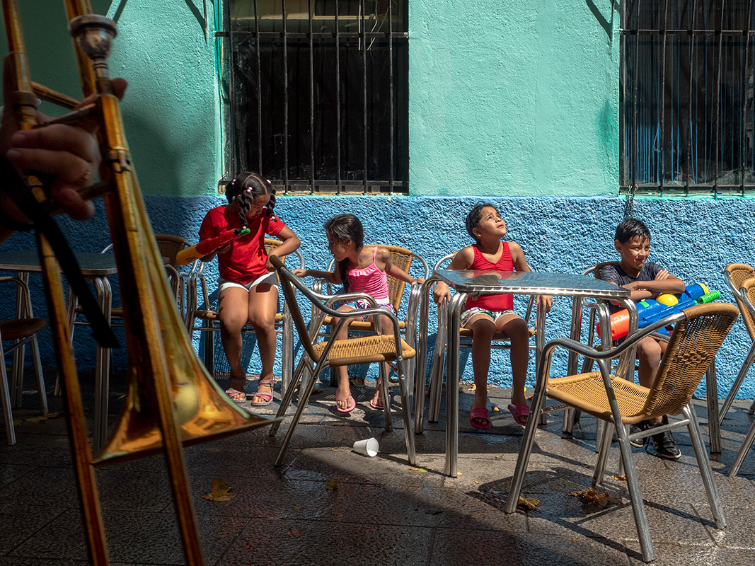 kids and trumpet street photo